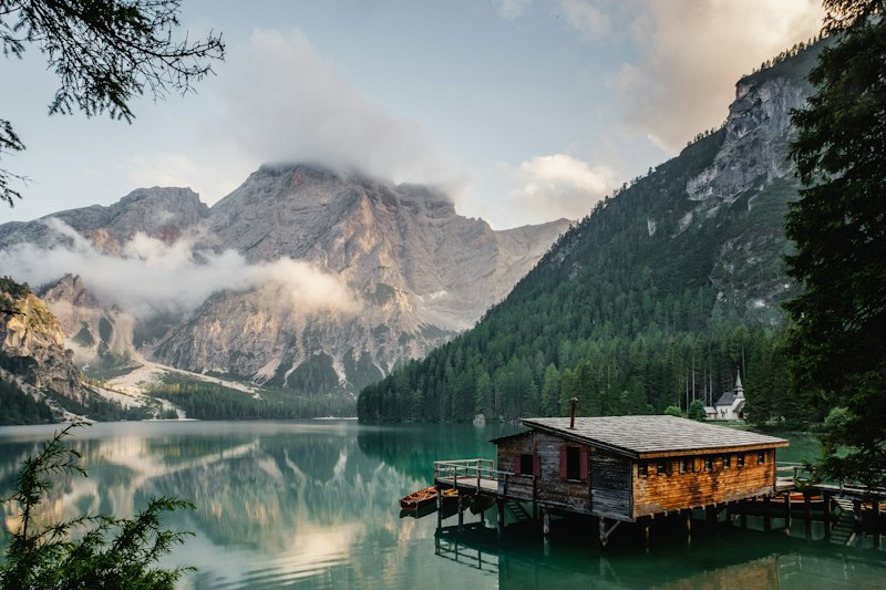 Lake cabin at Elisium